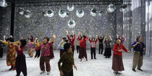 Aix : Dancing Grandmothers