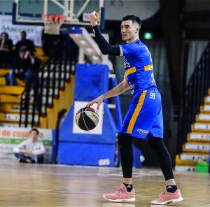 Tom Wiscart-Goetz gagne du terrain